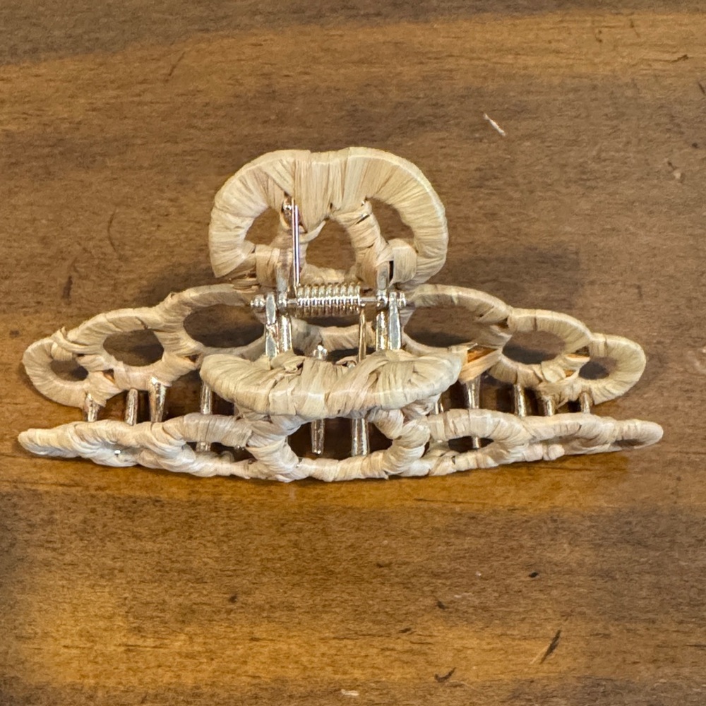Beautiful Tan Hair Clip - NWOT - Picture 5 of 5